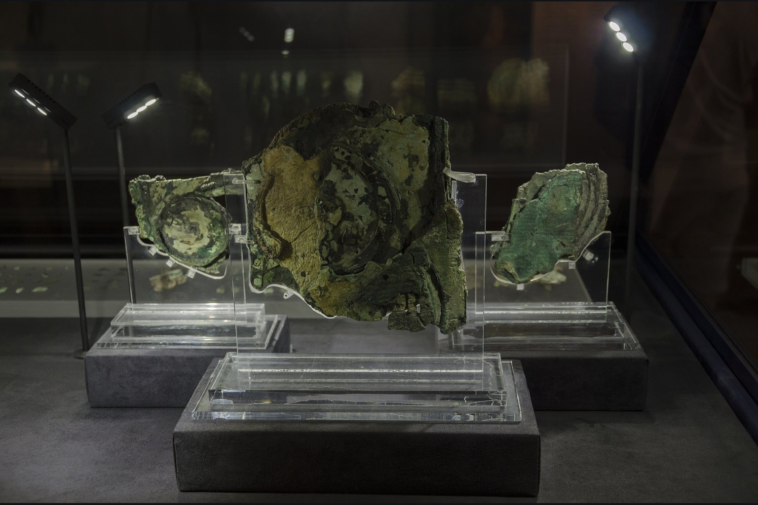 Los fragmentos de bronce corroídos del mecanismo de Anticitera