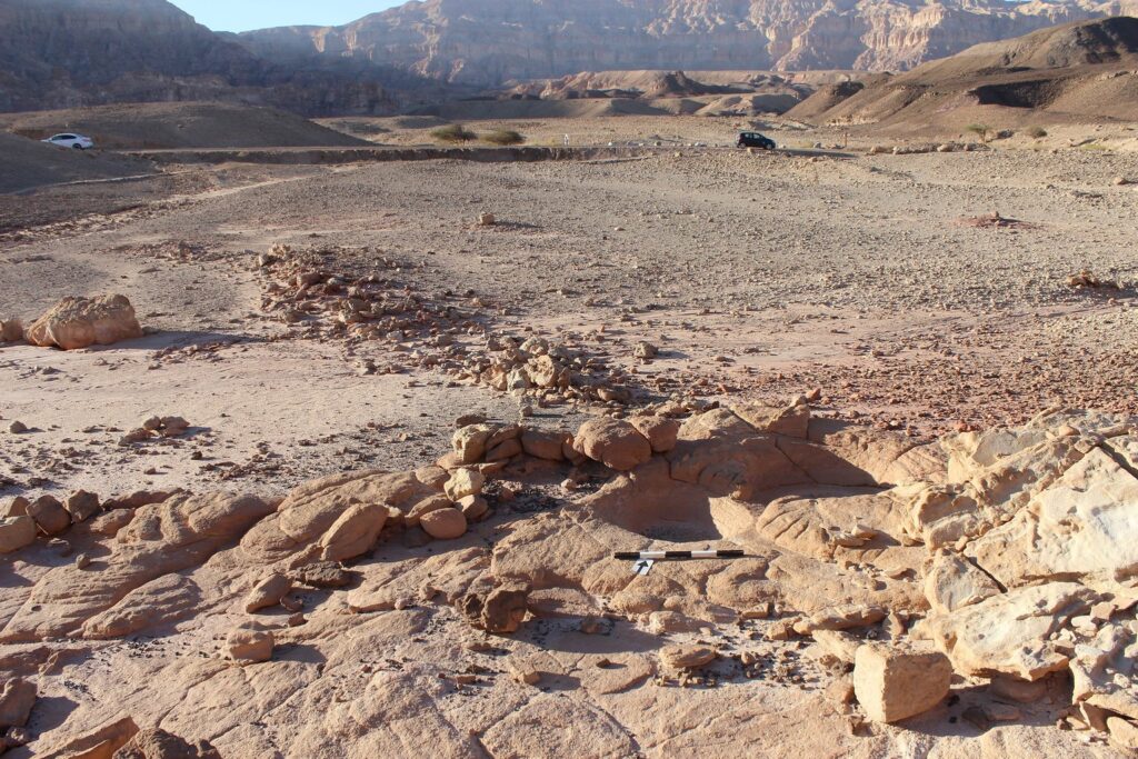 Excavación de un campamento de fundición de cobre de la Edad del Hierro en el valle de Timna, datado en la época del rey Salomón